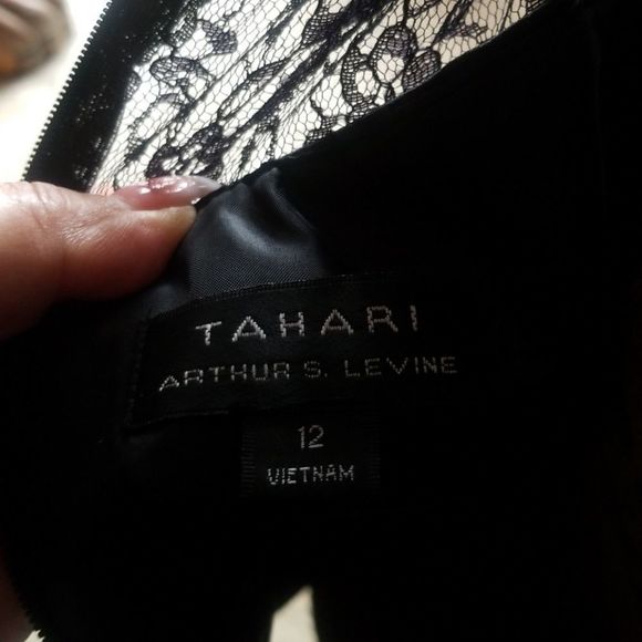 Tahari dress 12 nwt.. - Picture 3 of 4